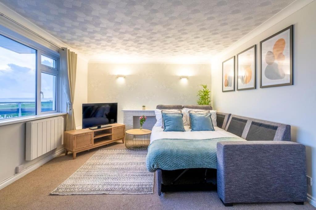 בורנמות' Beautiful Sea View 2 Bedroom Sleeps 6-Free Parking מראה חיצוני תמונה