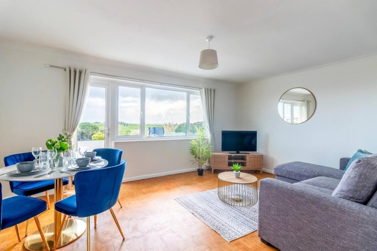 בורנמות' Beautiful Sea View 2 Bedroom Sleeps 6-Free Parking מראה חיצוני תמונה
